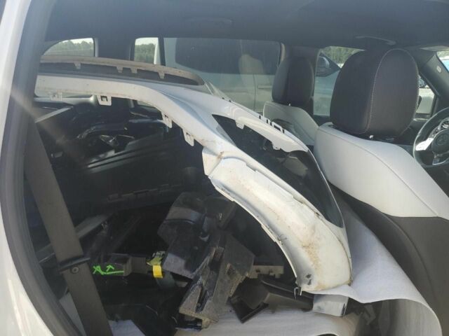 Белый Мерседес 250, объемом двигателя 2 л и пробегом 25 тыс. км за 22600 $, фото 6 на Automoto.ua