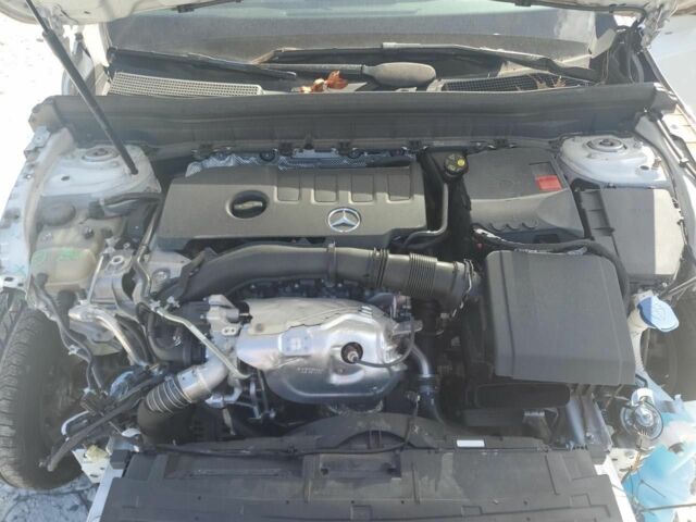 Белый Мерседес 250, объемом двигателя 2 л и пробегом 25 тыс. км за 22600 $, фото 5 на Automoto.ua