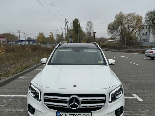 Белый Мерседес 250, объемом двигателя 2 л и пробегом 36 тыс. км за 49000 $, фото 1 на Automoto.ua