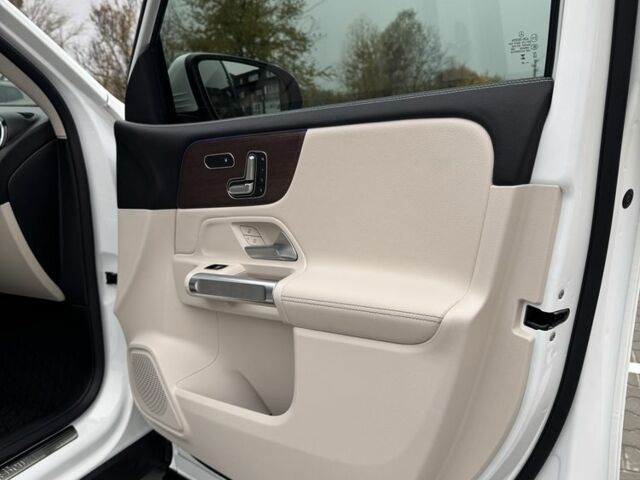 Белый Мерседес 250, объемом двигателя 2 л и пробегом 36 тыс. км за 49000 $, фото 11 на Automoto.ua