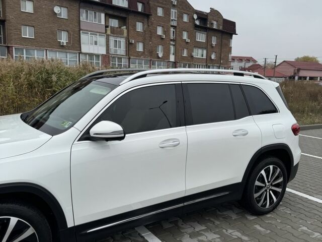 Белый Мерседес 250, объемом двигателя 2 л и пробегом 36 тыс. км за 49000 $, фото 3 на Automoto.ua