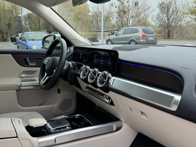 Белый Мерседес 250, объемом двигателя 2 л и пробегом 36 тыс. км за 49000 $, фото 12 на Automoto.ua