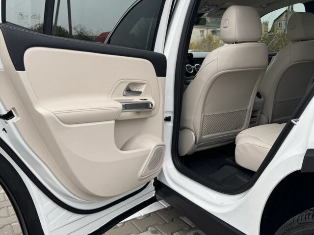 Белый Мерседес 250, объемом двигателя 2 л и пробегом 36 тыс. км за 49000 $, фото 17 на Automoto.ua