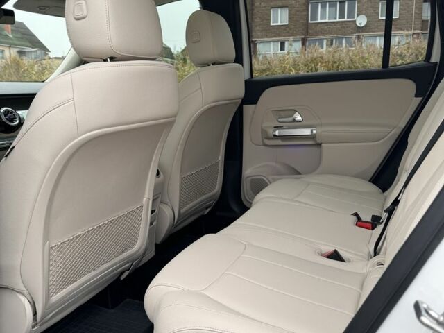 Белый Мерседес 250, объемом двигателя 2 л и пробегом 36 тыс. км за 49000 $, фото 18 на Automoto.ua