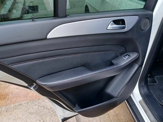 Білий Мерседес 250, об'ємом двигуна 2.1 л та пробігом 220 тис. км за 18500 $, фото 10 на Automoto.ua
