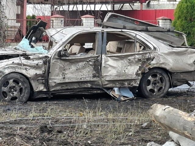 Бежевый Мерседес 250, объемом двигателя 3.2 л и пробегом 200 тыс. км за 300 $, фото 1 на Automoto.ua