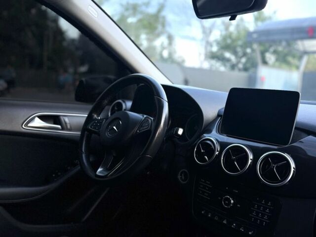 Черный Мерседес 250, объемом двигателя 0 л и пробегом 154 тыс. км за 10100 $, фото 6 на Automoto.ua