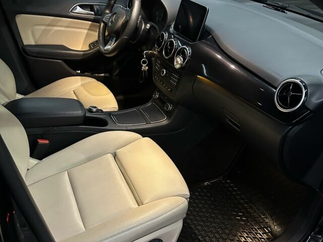 Черный Мерседес 250, объемом двигателя 0 л и пробегом 100 тыс. км за 12700 $, фото 5 на Automoto.ua