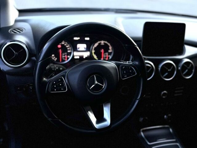 Черный Мерседес 250, объемом двигателя 0 л и пробегом 154 тыс. км за 10100 $, фото 8 на Automoto.ua