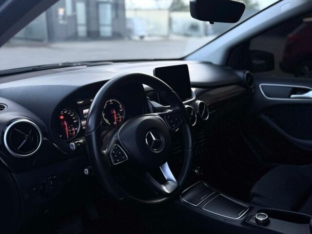 Черный Мерседес 250, объемом двигателя 0 л и пробегом 154 тыс. км за 10100 $, фото 9 на Automoto.ua