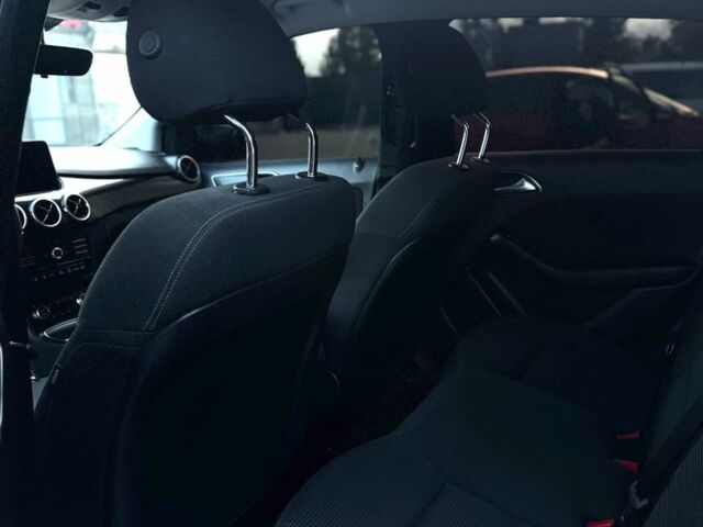 Черный Мерседес 250, объемом двигателя 0 л и пробегом 154 тыс. км за 10100 $, фото 10 на Automoto.ua