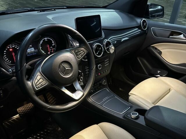 Черный Мерседес 250, объемом двигателя 0 л и пробегом 100 тыс. км за 12700 $, фото 2 на Automoto.ua