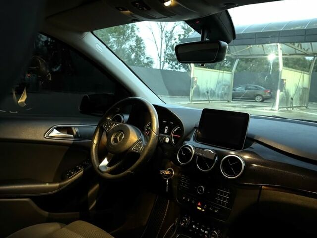 Черный Мерседес 250, объемом двигателя 0 л и пробегом 154 тыс. км за 10100 $, фото 7 на Automoto.ua