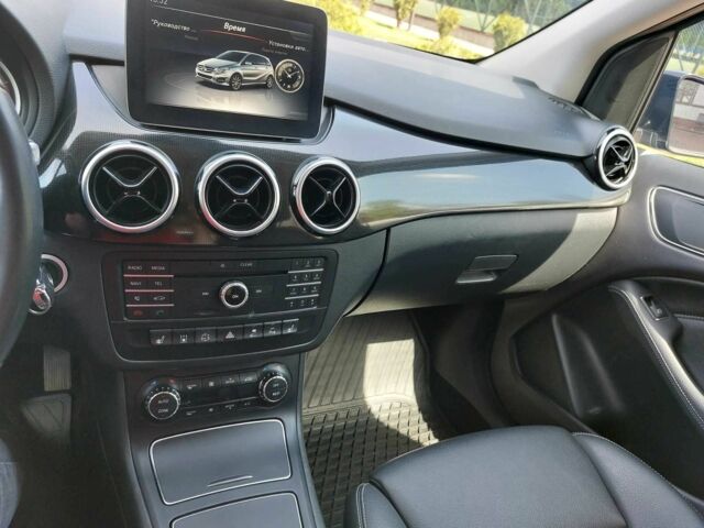 Чорний Мерседес 250, об'ємом двигуна 0 л та пробігом 81 тис. км за 16260 $, фото 13 на Automoto.ua