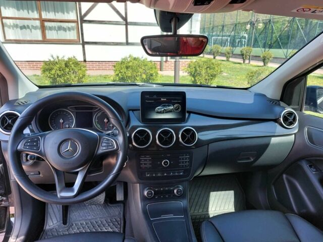 Чорний Мерседес 250, об'ємом двигуна 0 л та пробігом 81 тис. км за 16260 $, фото 8 на Automoto.ua