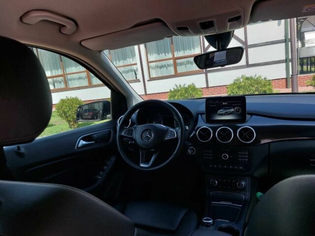 Чорний Мерседес 250, об'ємом двигуна 0 л та пробігом 81 тис. км за 16260 $, фото 12 на Automoto.ua