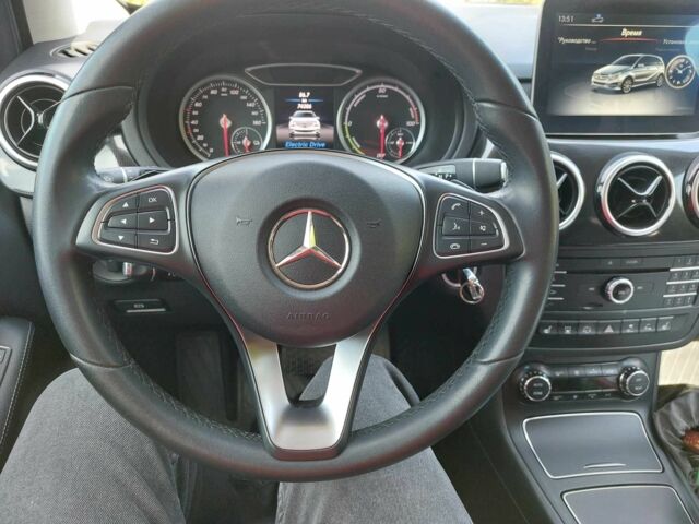 Чорний Мерседес 250, об'ємом двигуна 0 л та пробігом 81 тис. км за 16260 $, фото 14 на Automoto.ua