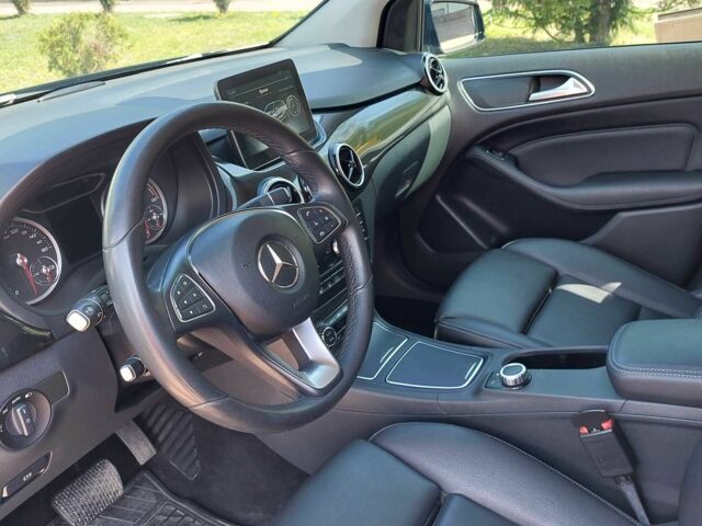 Чорний Мерседес 250, об'ємом двигуна 0 л та пробігом 81 тис. км за 16260 $, фото 9 на Automoto.ua