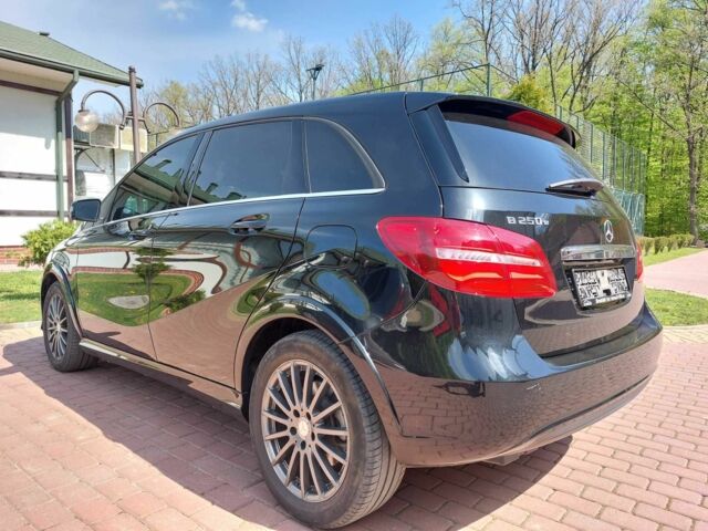 Чорний Мерседес 250, об'ємом двигуна 0 л та пробігом 81 тис. км за 16260 $, фото 5 на Automoto.ua