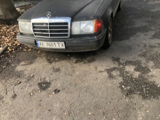 Черный Мерседес 250, объемом двигателя 2.5 л и пробегом 450 тыс. км за 1500 $, фото 2 на Automoto.ua