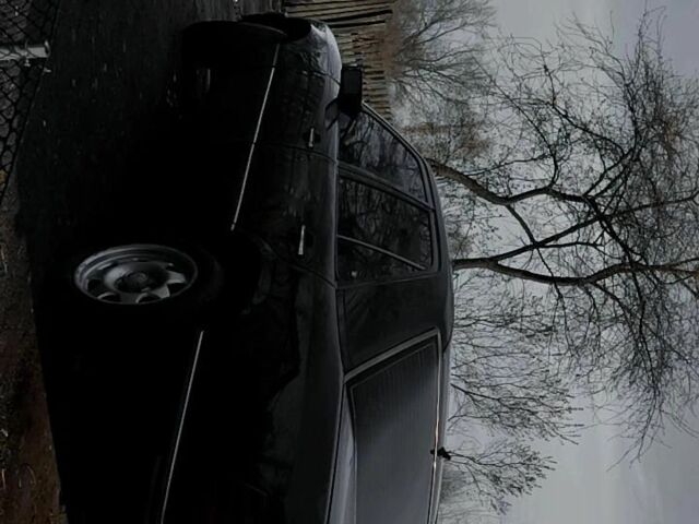 Черный Мерседес 250, объемом двигателя 2.5 л и пробегом 300 тыс. км за 2400 $, фото 1 на Automoto.ua