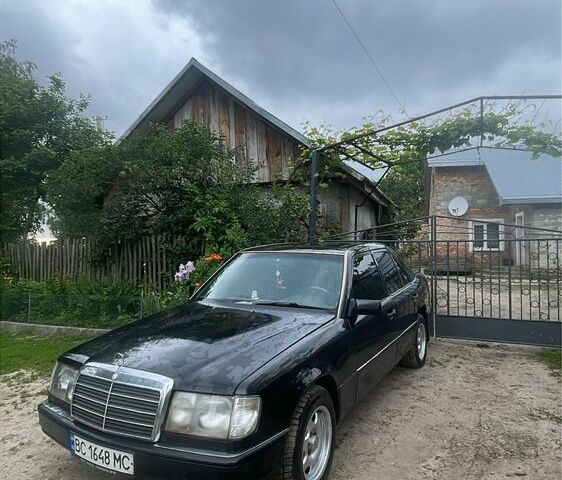Черный Мерседес 250, объемом двигателя 2.5 л и пробегом 300 тыс. км за 2400 $, фото 8 на Automoto.ua