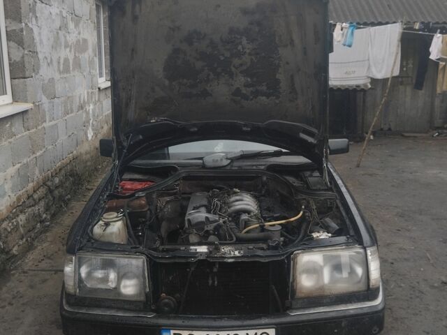 Черный Мерседес 250, объемом двигателя 2.5 л и пробегом 300 тыс. км за 2400 $, фото 6 на Automoto.ua