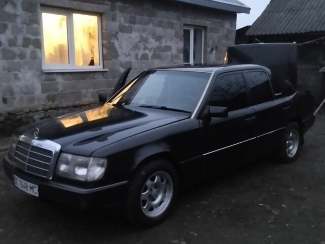 Черный Мерседес 250, объемом двигателя 2.5 л и пробегом 300 тыс. км за 2400 $, фото 7 на Automoto.ua