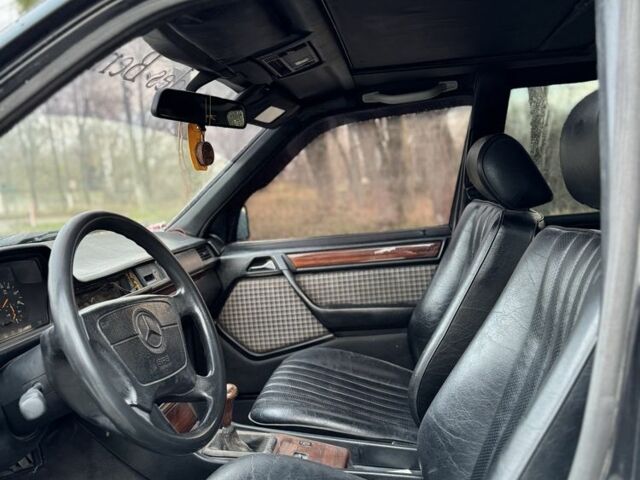 Черный Мерседес 250, объемом двигателя 2.5 л и пробегом 400 тыс. км за 1999 $, фото 6 на Automoto.ua