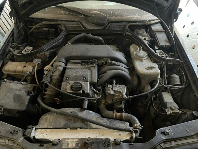 Чорний Мерседес 250, об'ємом двигуна 2.5 л та пробігом 450 тис. км за 850 $, фото 3 на Automoto.ua