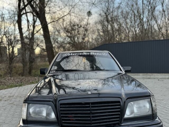 Черный Мерседес 250, объемом двигателя 2.5 л и пробегом 400 тыс. км за 1999 $, фото 4 на Automoto.ua