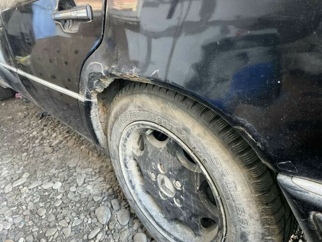 Чорний Мерседес 250, об'ємом двигуна 2.5 л та пробігом 450 тис. км за 850 $, фото 1 на Automoto.ua