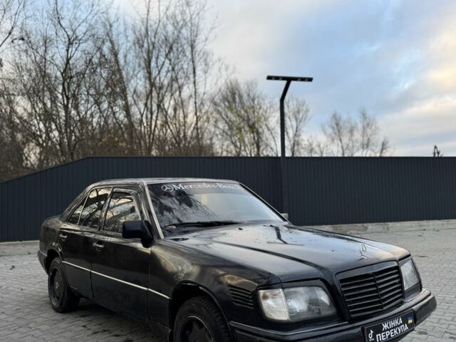 Черный Мерседес 250, объемом двигателя 2.5 л и пробегом 400 тыс. км за 1999 $, фото 1 на Automoto.ua