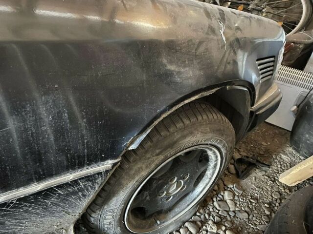 Чорний Мерседес 250, об'ємом двигуна 2.5 л та пробігом 450 тис. км за 850 $, фото 4 на Automoto.ua