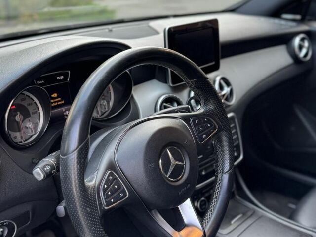 Черный Мерседес 250, объемом двигателя 2 л и пробегом 152 тыс. км за 15000 $, фото 5 на Automoto.ua