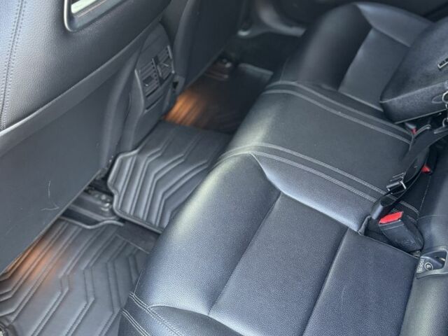 Черный Мерседес 250, объемом двигателя 2 л и пробегом 152 тыс. км за 15000 $, фото 7 на Automoto.ua