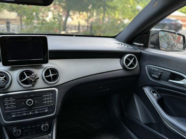 Черный Мерседес 250, объемом двигателя 2 л и пробегом 152 тыс. км за 15000 $, фото 9 на Automoto.ua