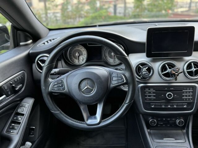 Черный Мерседес 250, объемом двигателя 2 л и пробегом 152 тыс. км за 15000 $, фото 8 на Automoto.ua