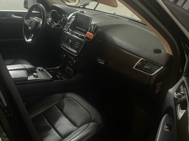 Черный Мерседес 250, объемом двигателя 2.1 л и пробегом 260 тыс. км за 35000 $, фото 4 на Automoto.ua