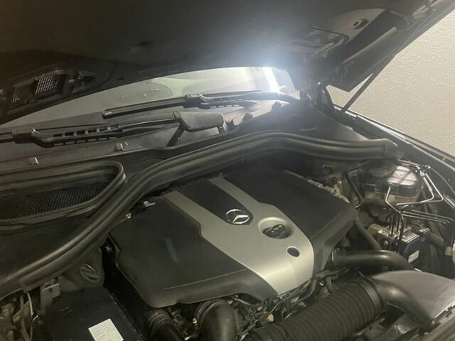 Черный Мерседес 250, объемом двигателя 2.1 л и пробегом 260 тыс. км за 35000 $, фото 3 на Automoto.ua