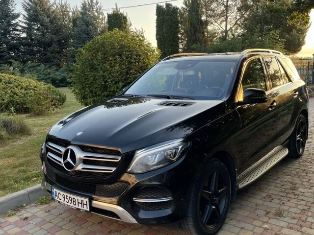 Черный Мерседес 250, объемом двигателя 2.1 л и пробегом 260 тыс. км за 35000 $, фото 1 на Automoto.ua