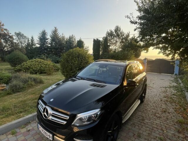 Черный Мерседес 250, объемом двигателя 2.1 л и пробегом 260 тыс. км за 35000 $, фото 7 на Automoto.ua