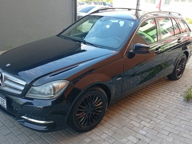 Чорний Мерседес 250, об'ємом двигуна 2.1 л та пробігом 298 тис. км за 9000 $, фото 6 на Automoto.ua