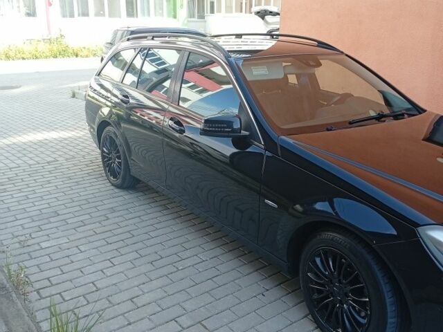 Чорний Мерседес 250, об'ємом двигуна 2.1 л та пробігом 298 тис. км за 9000 $, фото 2 на Automoto.ua