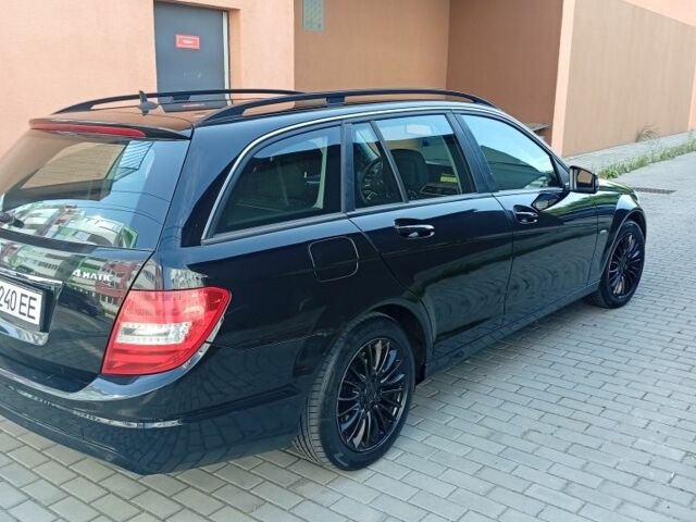 Чорний Мерседес 250, об'ємом двигуна 2.1 л та пробігом 298 тис. км за 9000 $, фото 1 на Automoto.ua