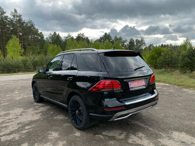 Чорний Мерседес 250, об'ємом двигуна 2 л та пробігом 255 тис. км за 23000 $, фото 1 на Automoto.ua