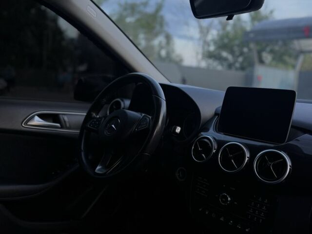 Чорний Мерседес 250, об'ємом двигуна 0 л та пробігом 147 тис. км за 10900 $, фото 8 на Automoto.ua