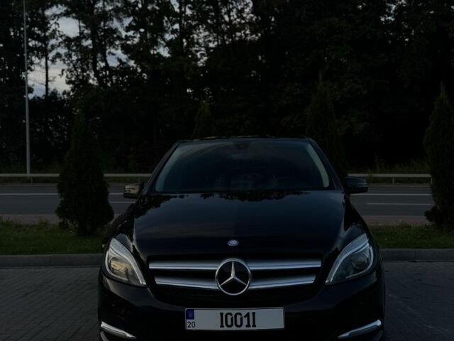 Чорний Мерседес 250, об'ємом двигуна 0 л та пробігом 147 тис. км за 10900 $, фото 1 на Automoto.ua