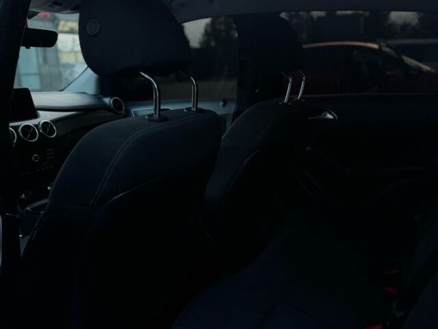 Чорний Мерседес 250, об'ємом двигуна 0 л та пробігом 147 тис. км за 10900 $, фото 13 на Automoto.ua