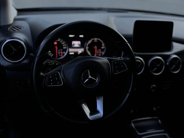 Чорний Мерседес 250, об'ємом двигуна 0 л та пробігом 147 тис. км за 10900 $, фото 10 на Automoto.ua